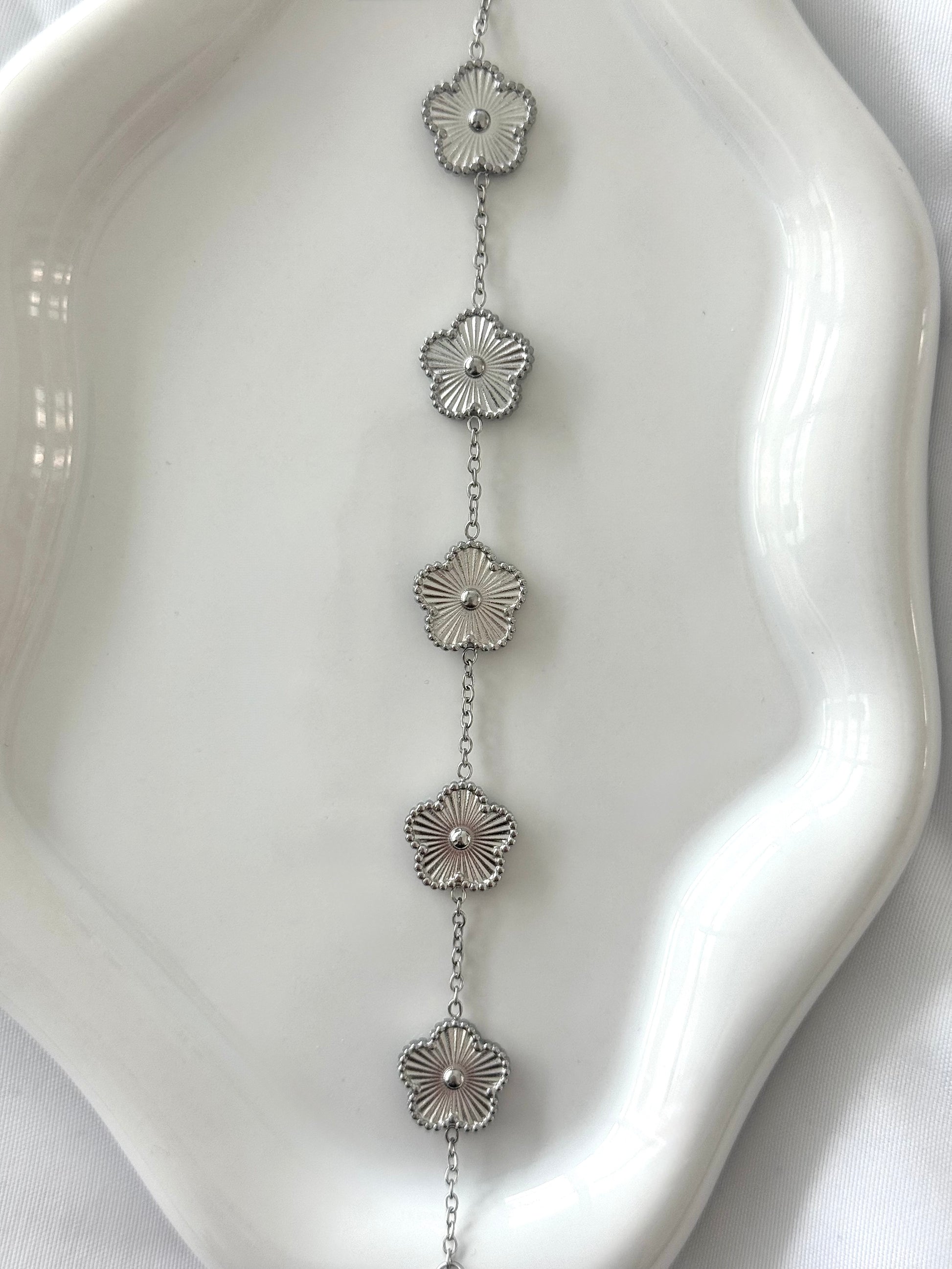 Stainless steel clover braclet
