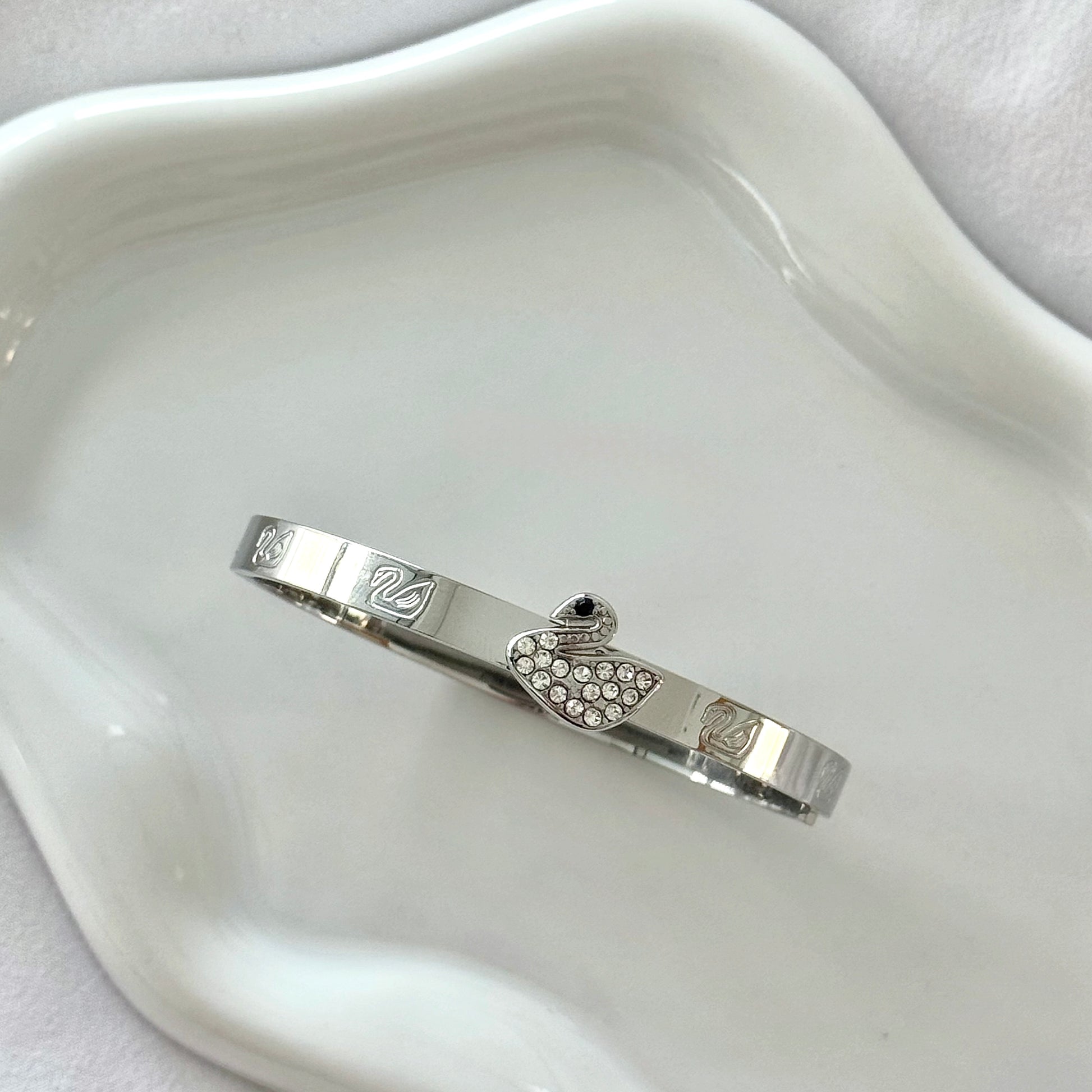 Swan bangle