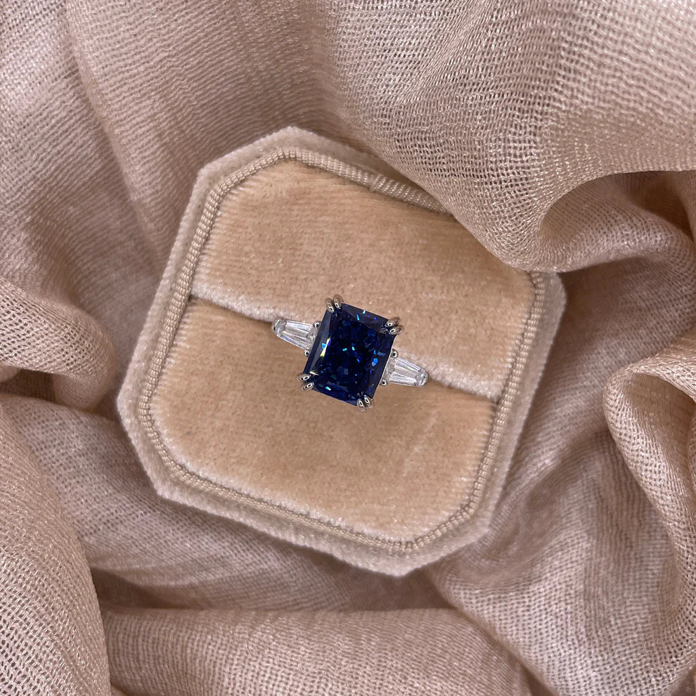 Deep blue crushed ice ring