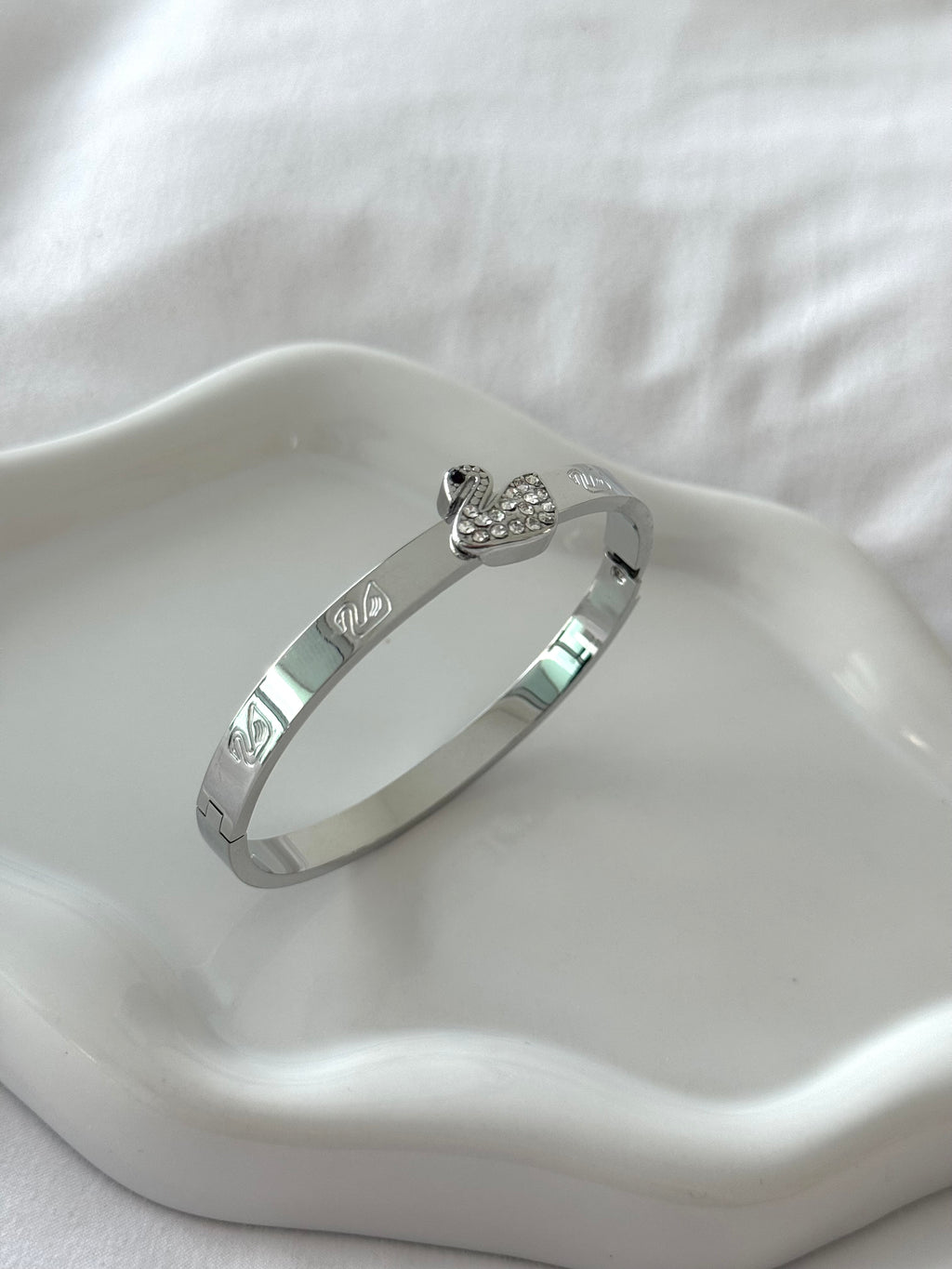 Swan bangle