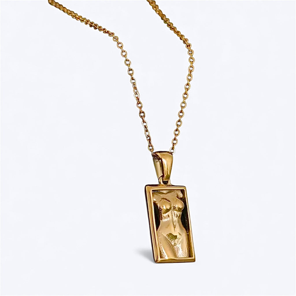 Feminine fable necklace