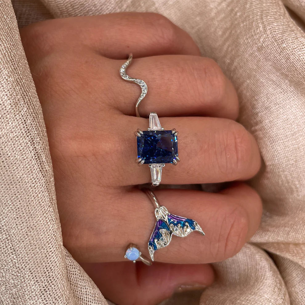 Deep blue crushed ice ring