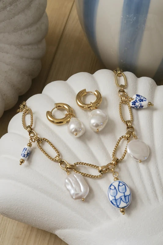 Blossom pearl necklace