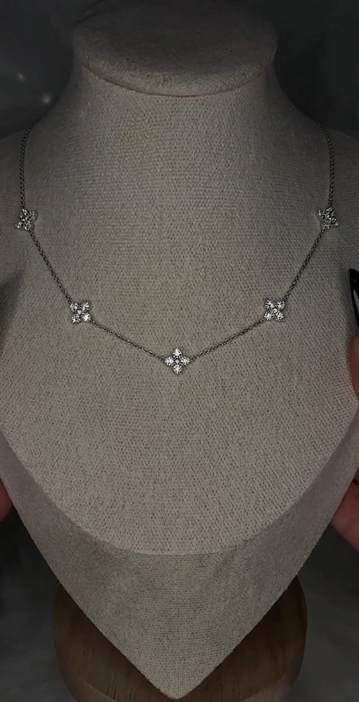 Motif charm necklace