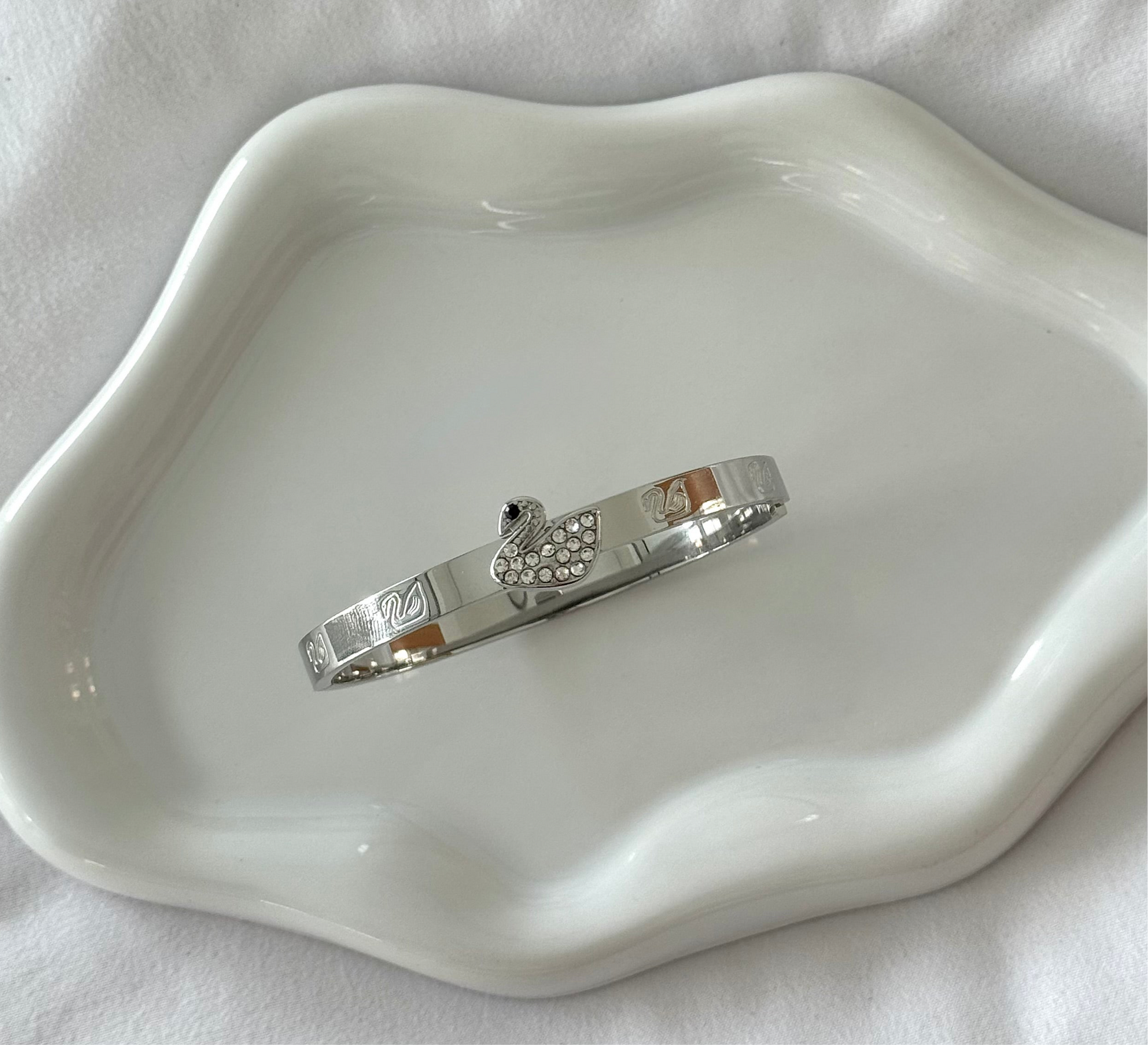 Swan bangle