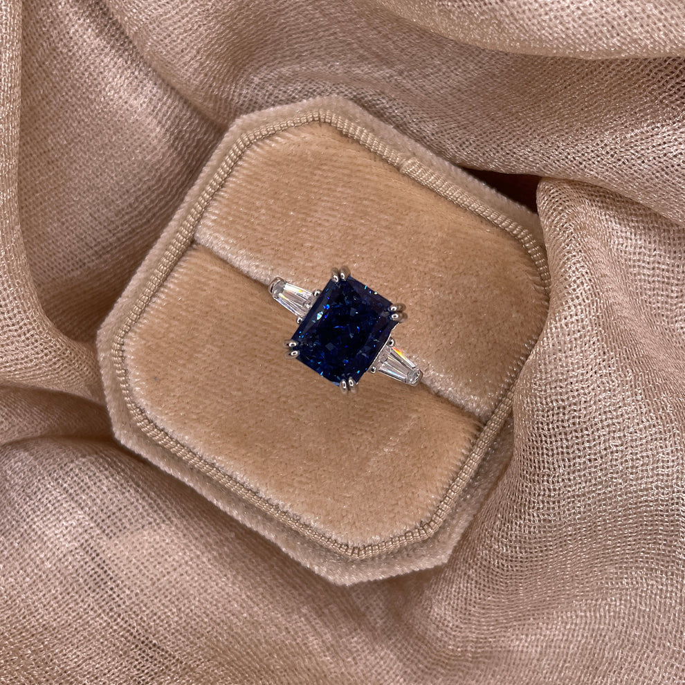 Deep blue crushed ice ring