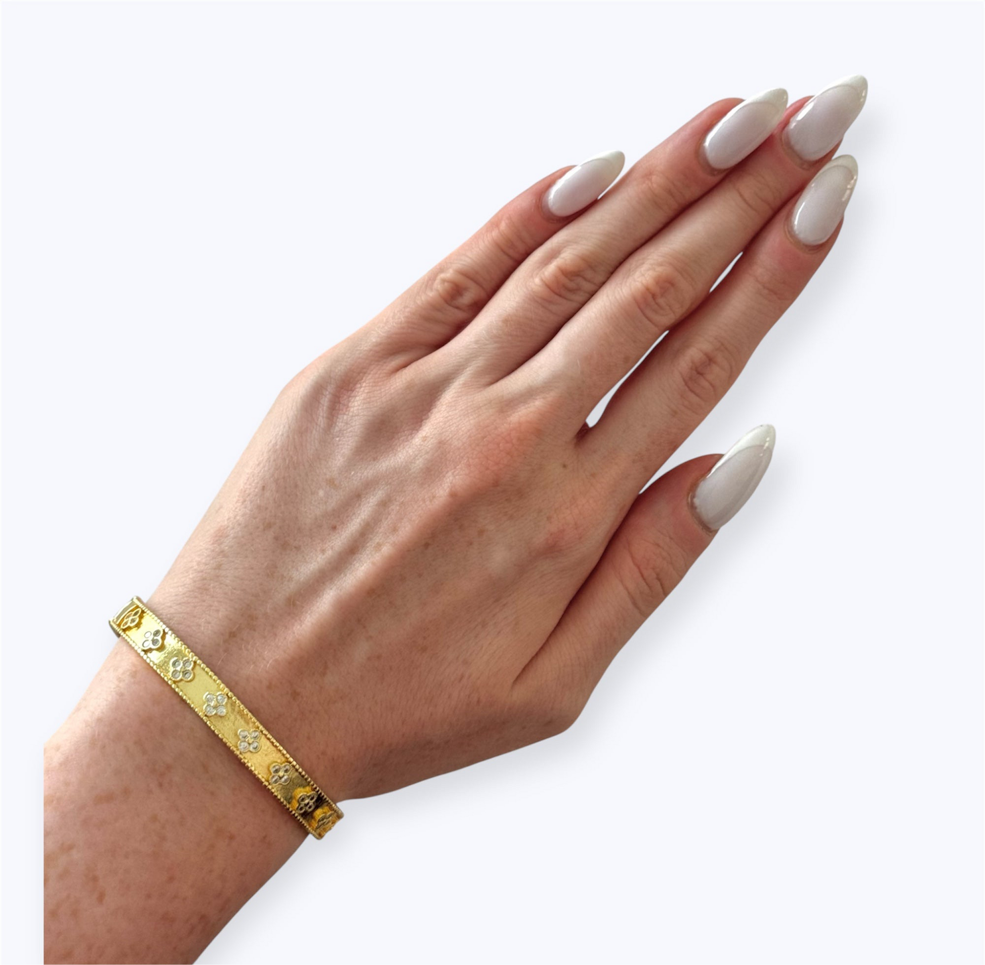 Flower bangle