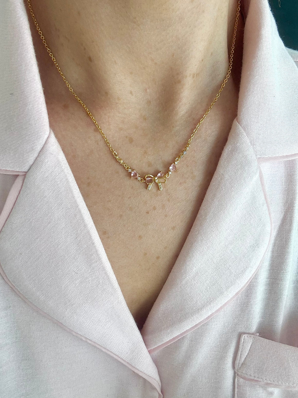 Bow necklace