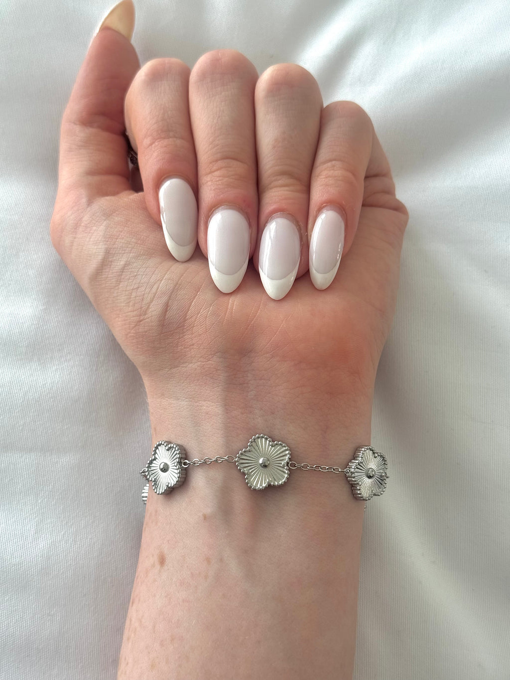 Stainless steel clover braclet