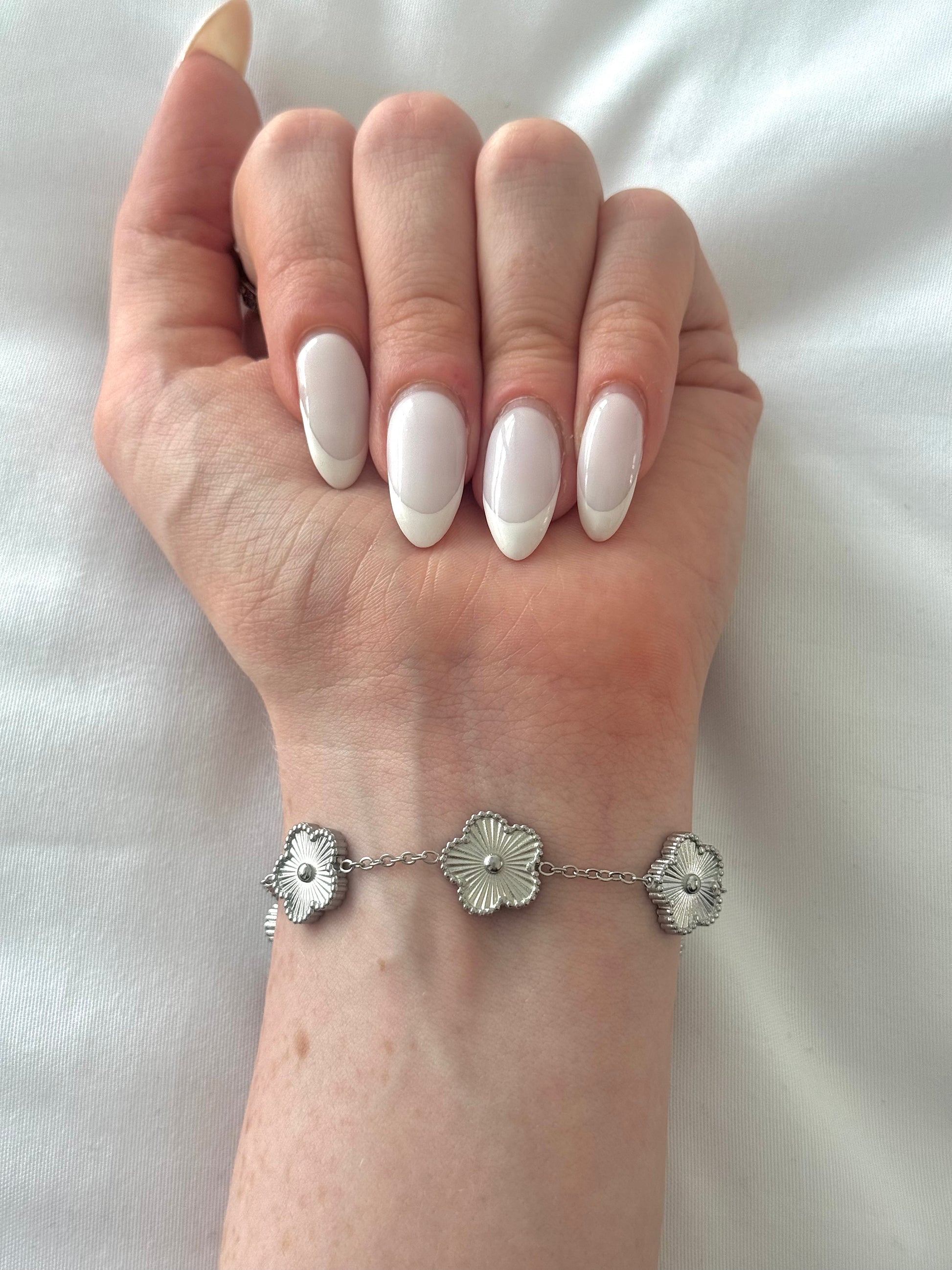 Stainless steel clover braclet