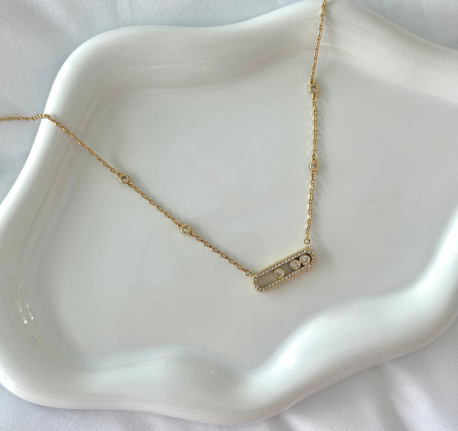 Sparkling Floating Stone Necklace